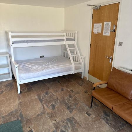 Hotel Barrs Court Beds Warmley Exterior foto
