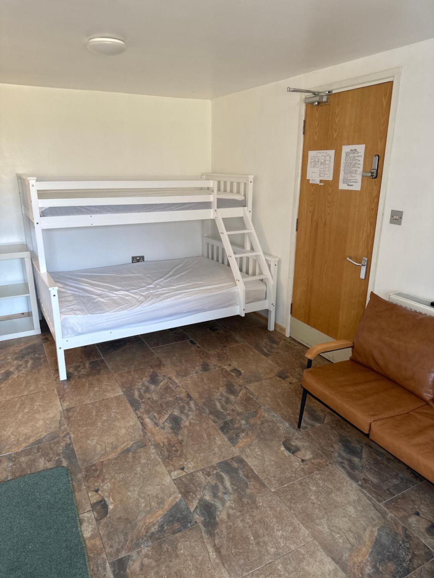 Hotel Barrs Court Beds Warmley Exterior foto